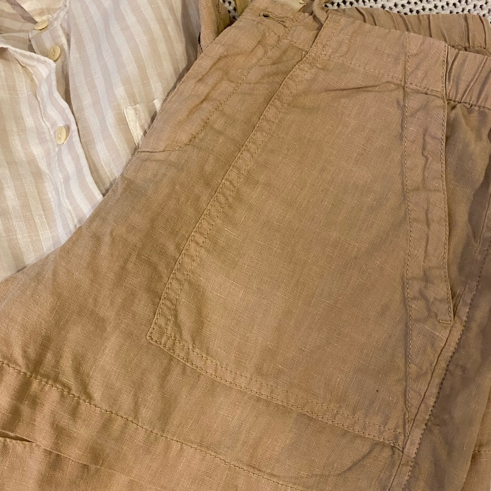 Lou & Grey khaki/tan linen shorts size small
